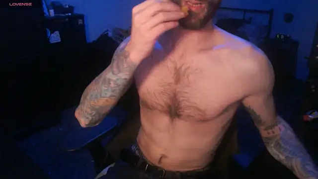 Snapshot of SexxxyLouis chatting on October 3, 2025, 6:27 pm SexxxyLouis online show from October 3, 2025, 6:27 pm