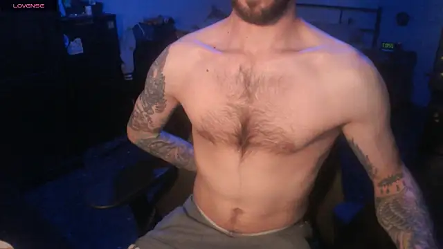 Snapshot of SexxxyLouis chatting on November 2, 2025, 9:06 pm SexxxyLouis online show from November 2, 2025, 9:06 pm