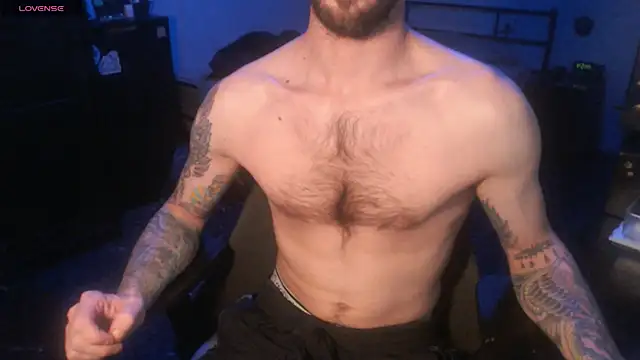 Snapshot of SexxxyLouis chatting on November 5, 2025, 1:55 pm SexxxyLouis online show from November 5, 2025, 1:55 pm