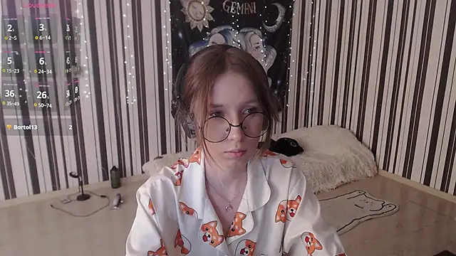  Hanna Moon  online show from September 18, 2025, 12:07 pm