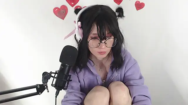  Hanna Moon  online show from March 18, 2026, 10:07 am