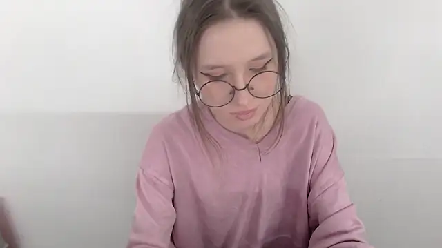  Hanna Moon  online show from April 15, 2026, 12:12 pm