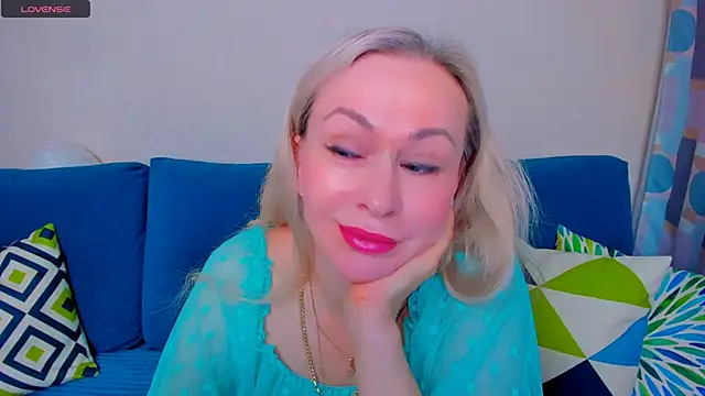 EllenMoore online show from September 20, 2025, 3:07 am