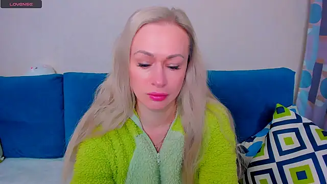 EllenMoore online show from September 30, 2025, 3:00 am