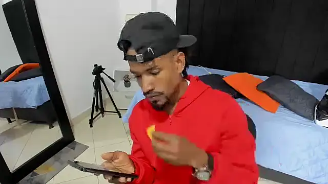 anhtony wayans online show from October 7, 2025, 12:41 am