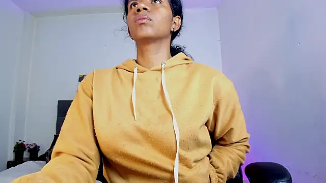 Ellie Alves online show from October 6, 2025, 2:03 pm