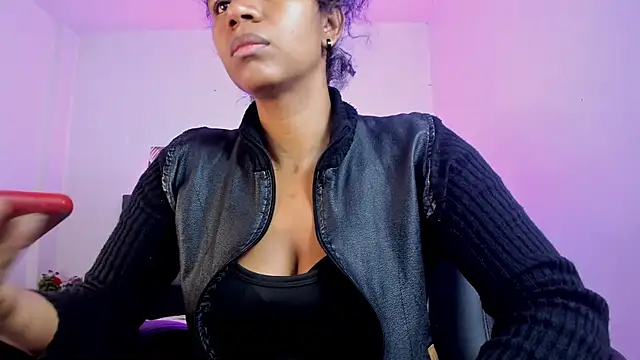 Ellie Alves online show from October 13, 2025, 2:06 pm