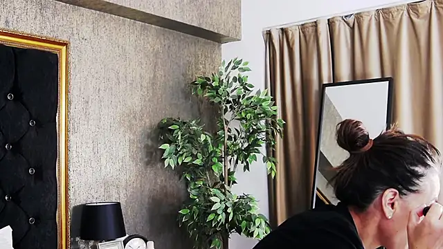 LisaCroft online show from February 27, 2025, 3:58 am