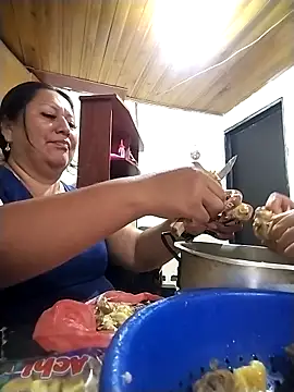 Snapshot of Brenda_Berck_ chatting on April 15, 2026, 4:19 am Brenda Berck online show from April 15, 2026, 4:19 am