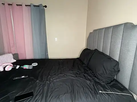 Snapshot of souulsnatcher chatting on October 10, 2025, 12:48 pm souulsnatcher online show from October 10, 2025, 12:48 pm