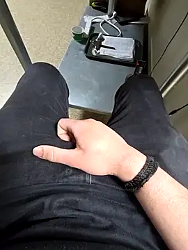 Snapshot of vikki432 chatting on February 23, 2026, 10:07 pm vikki432 online show from February 23, 2026, 10:07 pm