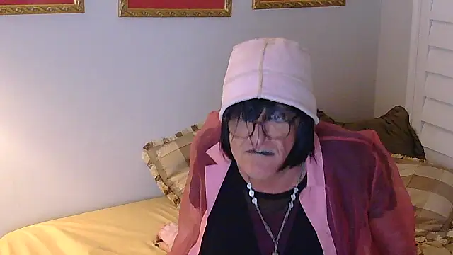 HelloKittyLapDog online show from May 6, 2026, 3:46 am