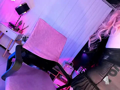 Snapshot of YOURGODDESSMONICA chatting on November 14, 2025, 6:01 am YOURGODDESSMONICA online show from November 14, 2025, 6:01 am