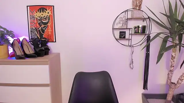 Snapshot of 1Sandy chatting on December 17, 2024, 6:42 pm 1Sandy online show from December 17, 2024, 6:42 pm