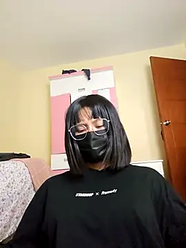 Snapshot of Latin_summer chatting on October 6, 2025, 1:03 am Latin summer online show from October 6, 2025, 1:03 am