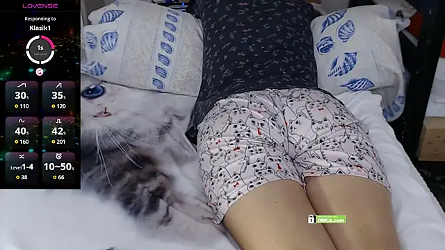 Angel-Demon20 online show from November 4, 2025, 1:32 pm