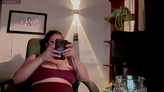 Snapshot of MarcellaGriffin chatting on May 28, 2026, 3:04 am MarcellaGriffin online show from May 28, 2026, 3:04 am