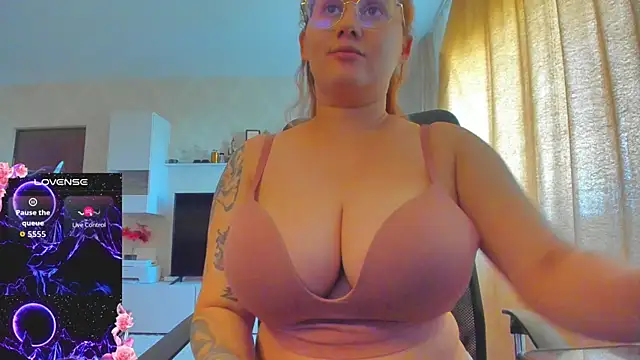 hot evil queen online show from September 28, 2025, 9:25 am