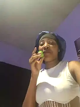 Snapshot of BlueberryDiamond chatting on January 13, 2025, 12:41 am BlueberryDiamond online show from January 13, 2025, 12:41 am