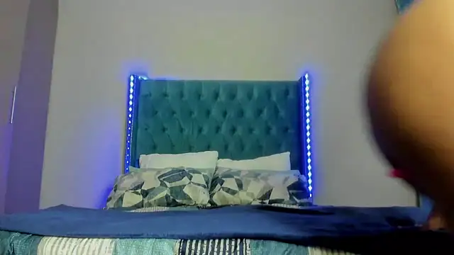 Snapshot of BlueberryDiamond chatting on January 18, 2025, 9:13 pm BlueberryDiamond online show from January 18, 2025, 9:13 pm