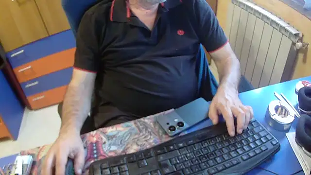 Snapshot of Tango128 chatting on September 22, 2025, 6:37 am Tango128 online show from September 22, 2025, 6:37 am