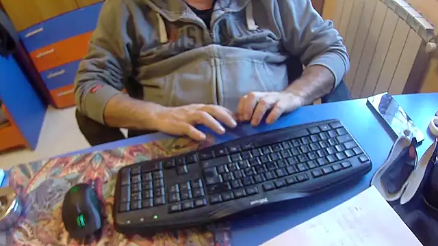 Snapshot of Tango128 chatting on October 15, 2025, 9:42 am Tango128 online show from October 15, 2025, 9:42 am