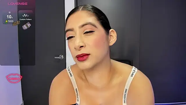 Snapshot of MeganWhite3 chatting on September 21, 2025, 6:26 am MeganWhite3 online show from September 21, 2025, 6:26 am