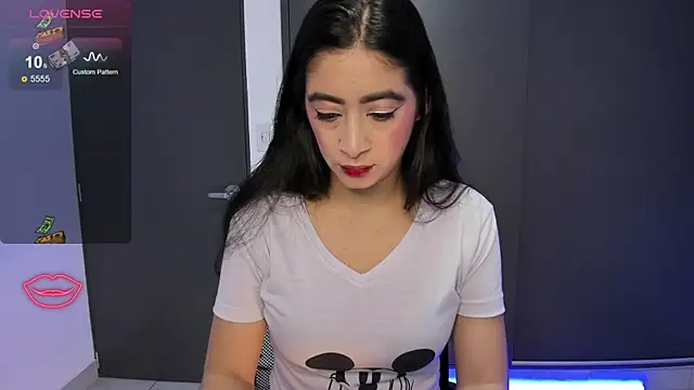 Snapshot of MeganWhite3 chatting on September 25, 2025, 4:16 am MeganWhite3 online show from September 25, 2025, 4:16 am