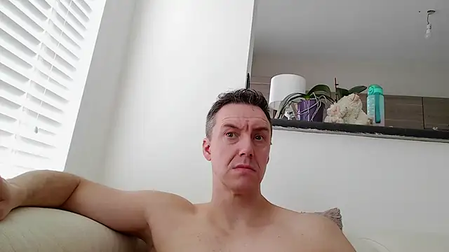 ploki2180 online show from April 12, 2026, 10:31 am