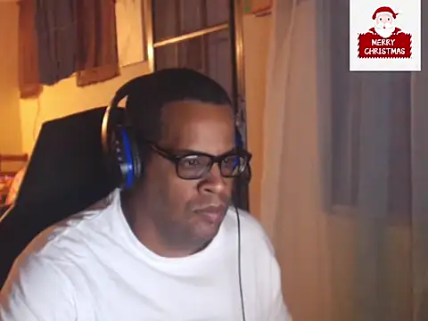 Snapshot of thesugar32 chatting on December 20, 2024, 1:36 am thesugar32 online show from December 20, 2024, 1:36 am