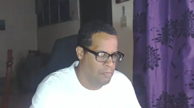 Snapshot of thesugar32 chatting on February 6, 2025, 2:22 am thesugar32 online show from February 6, 2025, 2:22 am