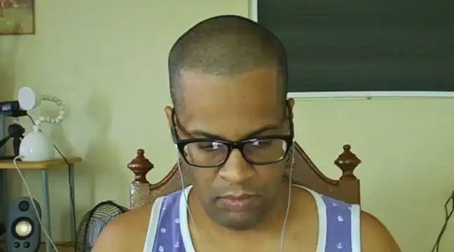 Snapshot of thesugar32 chatting on February 9, 2025, 12:30 pm thesugar32 online show from February 9, 2025, 12:30 pm