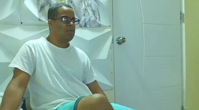 Snapshot of thesugar32 chatting on February 25, 2025, 12:24 pm thesugar32 online show from February 25, 2025, 12:24 pm