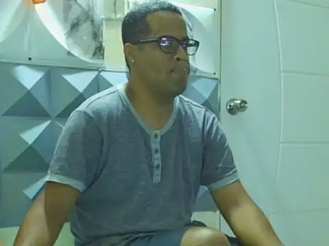 Snapshot of thesugar32 chatting on October 12, 2025, 2:05 pm thesugar32 online show from October 12, 2025, 2:05 pm