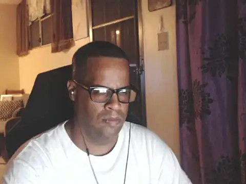 Snapshot of thesugar32 chatting on November 4, 2025, 1:59 am thesugar32 online show from November 4, 2025, 1:59 am