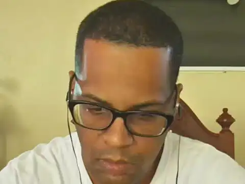 Snapshot of thesugar32 chatting on November 10, 2025, 12:15 pm thesugar32 online show from November 10, 2025, 12:15 pm