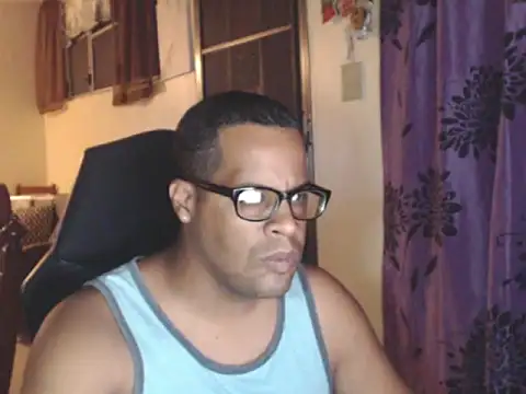 Snapshot of thesugar32 chatting on November 18, 2025, 2:28 am thesugar32 online show from November 18, 2025, 2:28 am