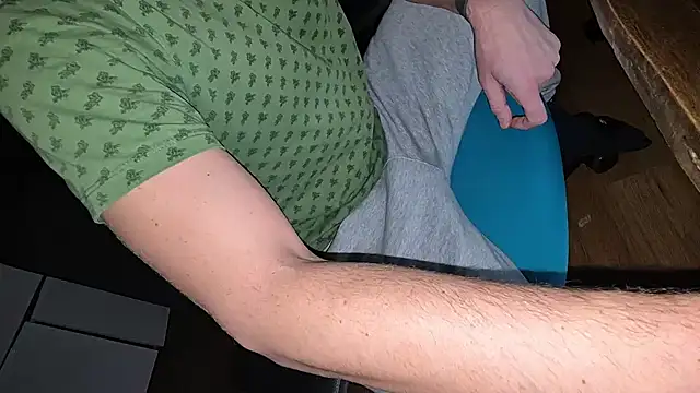 -luckybong- online show from December 13, 2024, 10:02 pm