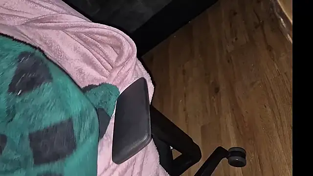 Snapshot of -luckybong- chatting on March 9, 2025, 9:14 pm -luckybong- online show from March 9, 2025, 9:14 pm