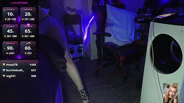 Snapshot of Blondiewithanass chatting on November 10, 2025, 12:48 pm Blondiewithanass online show from November 10, 2025, 12:48 pm