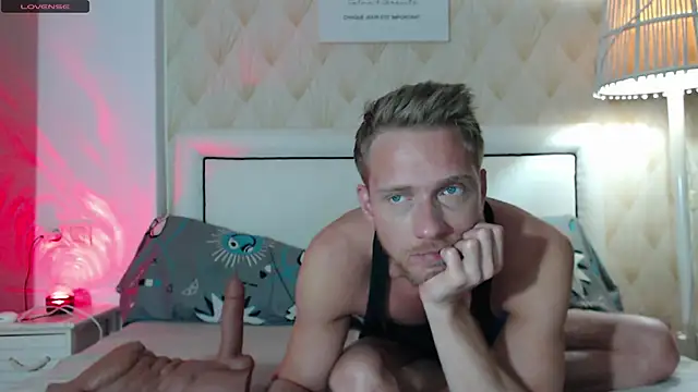 Snapshot of JessicaSteve chatting on November 13, 2025, 3:55 pm JessicaSteve online show from November 13, 2025, 3:55 pm