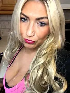 LittleMissEeve online show from September 19, 2025, 11:05 pm