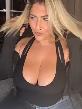 LittleMissEeve online show from November 5, 2025, 3:06 am