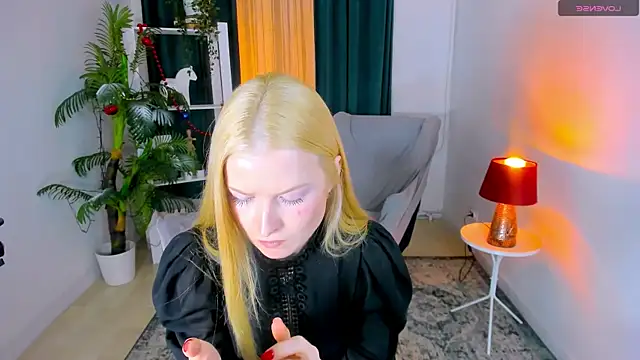 Snapshot of Laly_Peach chatting on January 6, 2026, 1:59 pm Laly Peach online show from January 6, 2026, 1:59 pm