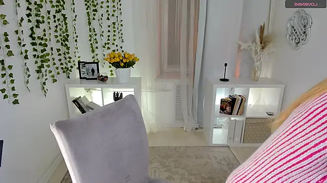 Snapshot of Laly_Peach chatting on January 14, 2026, 12:55 pm Laly Peach online show from January 14, 2026, 12:55 pm