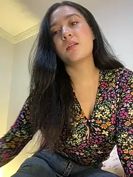 Snapshot of Nina_lovi chatting on December 28, 2024, 1:39 am Nina lovi online show from December 28, 2024, 1:39 am