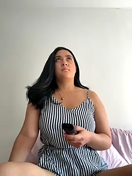 Snapshot of Nina_lovi chatting on October 22, 2025, 9:14 pm Nina lovi online show from October 22, 2025, 9:14 pm