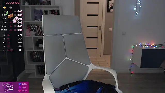 Emma Bryan online show from March 14, 2025, 9:21 pm