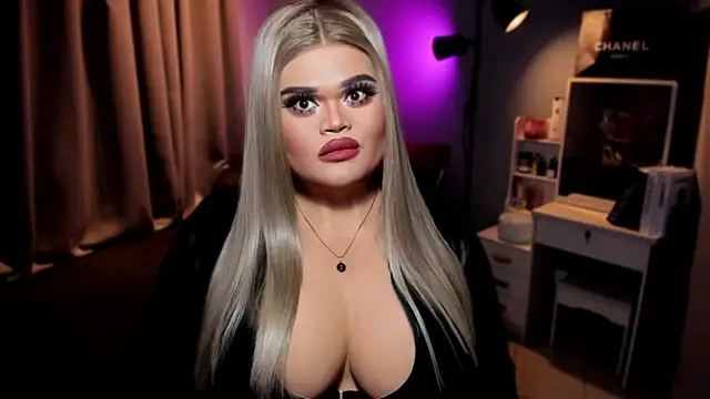 KarolinaThompson online show from December 1, 2024, 10:43 pm