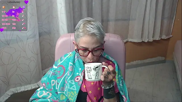 moon cat85 online show from June 20, 2026, 1:36 pm